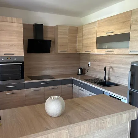 Apartmanovy Dom Magda Vrbov Exterior photo